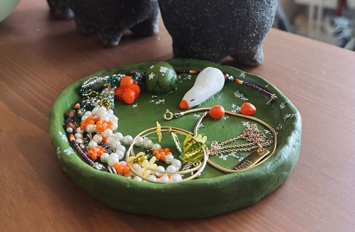 Making an air dry clay jewelry and trinket tray